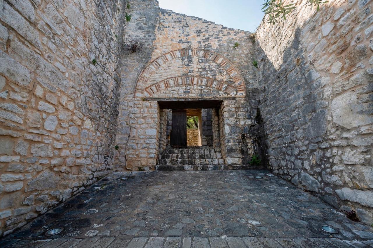 Solaris Methea- Luxury Central Villa By The Castle Kassiopi Exterior photo