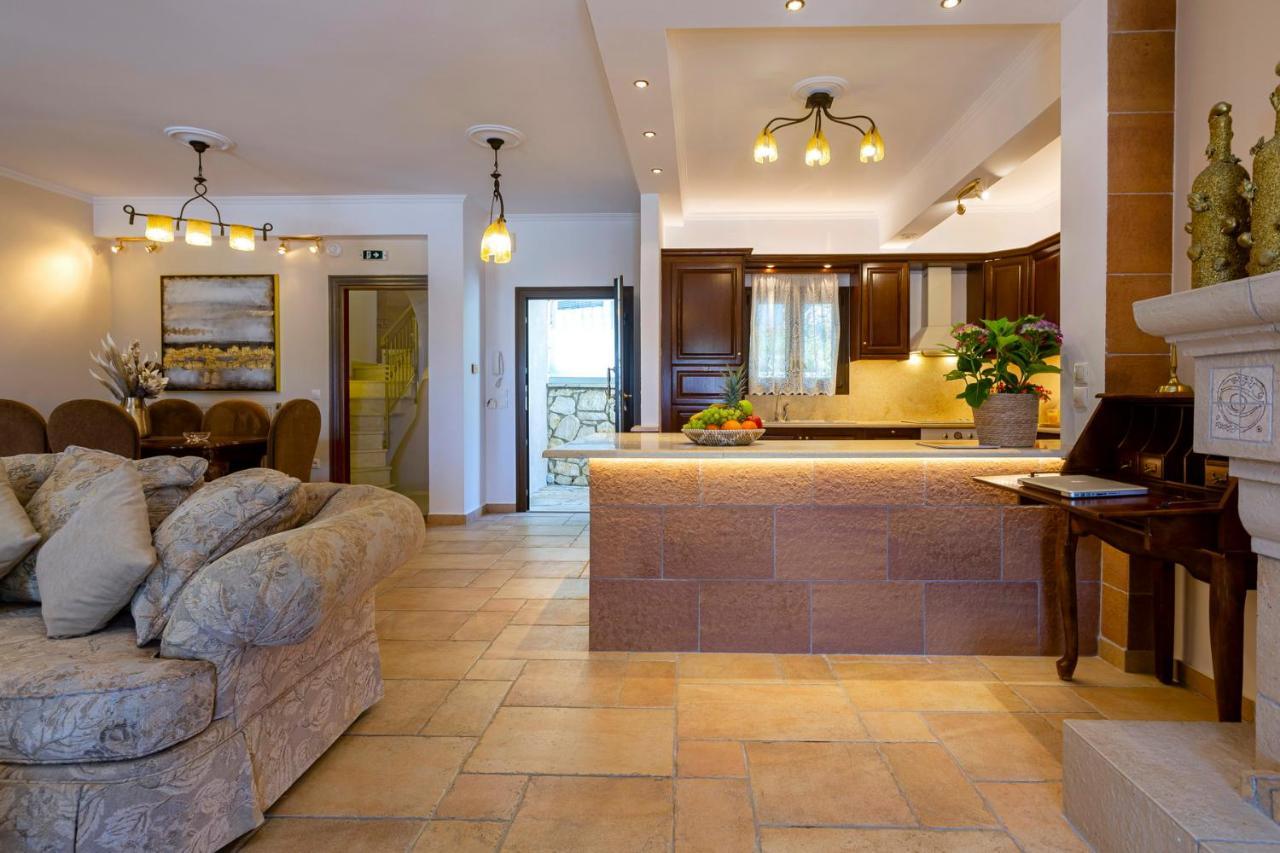 Solaris Methea- Luxury Central Villa By The Castle Kassiopi Exterior photo