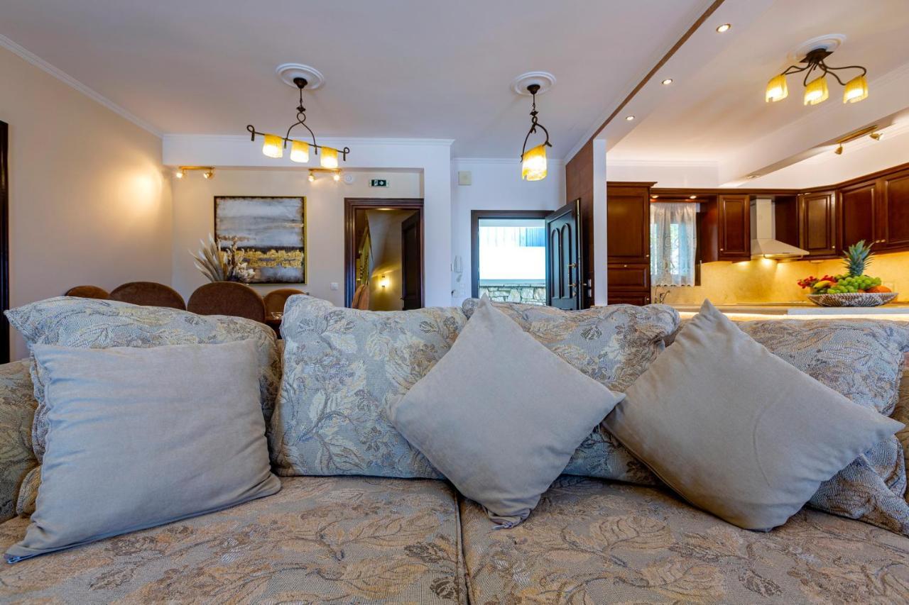 Solaris Methea- Luxury Central Villa By The Castle Kassiopi Exterior photo